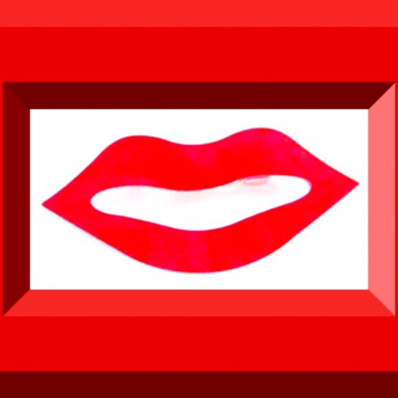 Red Hot Lips Design Brooch - Picture 1 of 1